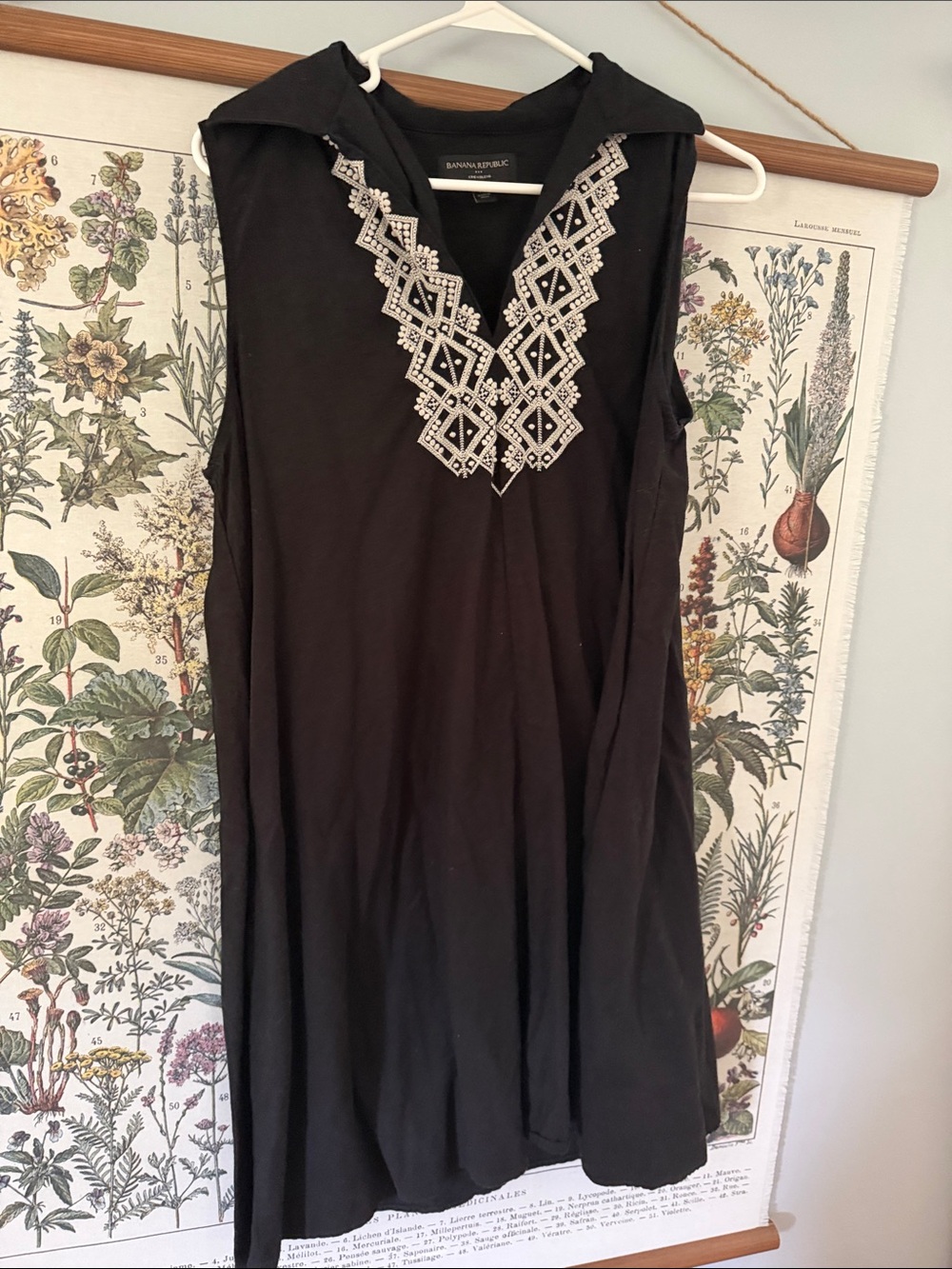 Banana Republic Black Sleeveless Tunic with Cream Embroidery